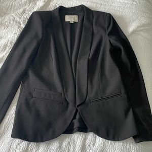 Hinge pleated blazer